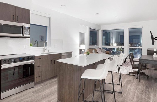 Crown Hill Apartment | Landing | Modern 2BD, Gym