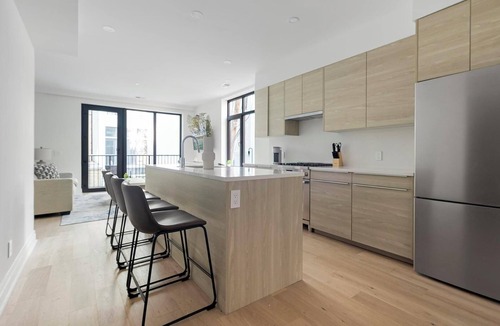 Mount Vernon Square Apartment | Landing | Modern 2BD in Logan Circle