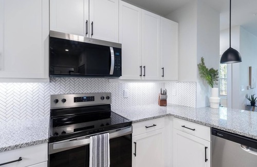 Freeport Apartment | Landing | Modern 2BD, Pool, Clubhouse