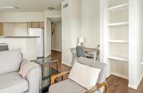 Southbelt/Ellington Apartment | Landing | Modern 2BD, Pool, Game Room