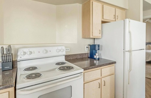 Southbelt/Ellington Apartment | Landing | Modern 2BD, Pool, Game Room