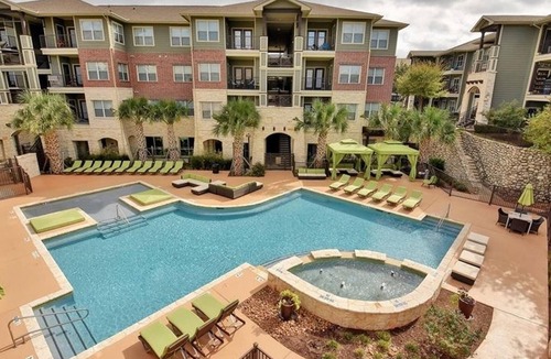 Sweetbriar Apartment | Landing | Modern 2BD, Pool, Courtyard