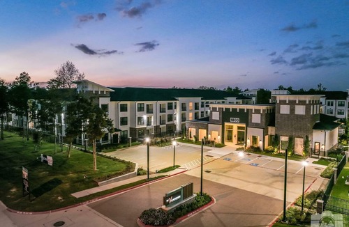 Conroe Apartment | Landing | Modern 2BD, Pool, Clubhouse