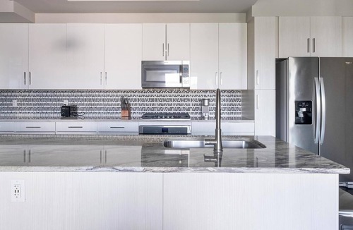 Houston Apartment | Landing | Modern 2BD, Pool, Gym