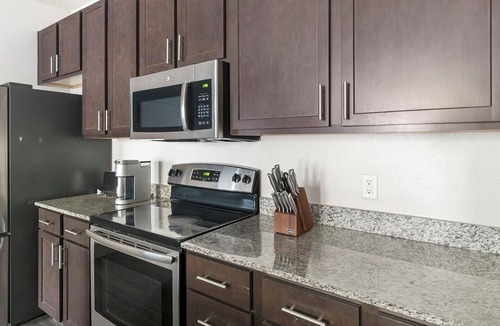 Spring Apartment | Landing | Modern 2BD, Pool, Clubhouse