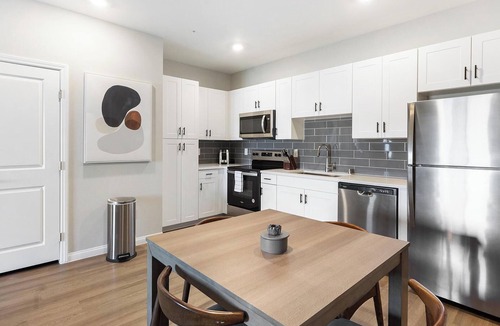 Townsite Apartment | Landing | Modern 2BD, Rooftop Lounge, Pool
