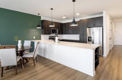 Deep Ellum Apartment | Landing | Modern 2BD, Rooftop Lounge, Pool