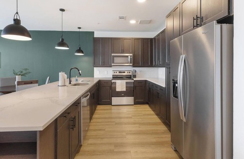 Deep Ellum Apartment | Landing | Modern 2BD, Rooftop Lounge, Pool
