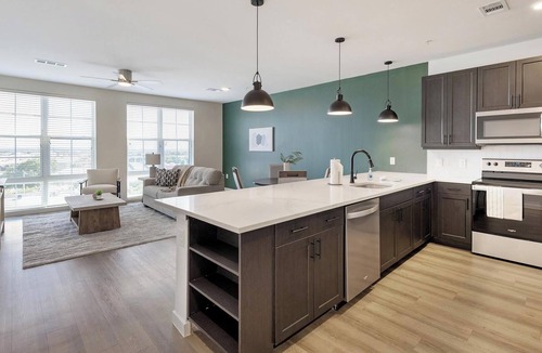 Deep Ellum Apartment | Landing | Modern 2BD, Rooftop Lounge, Pool