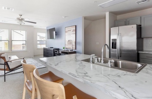 Broken Arrow Apartment | Landing | Modern 2BD, Clubhouse, Game Room