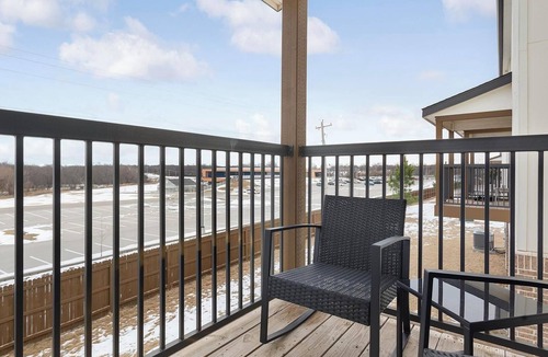 Broken Arrow Apartment | Landing | Modern 2BD, Clubhouse, Game Room