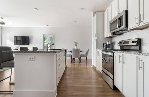 Fort Mill Apartment | Landing | Modern 2BD, Yoga Studio, Pool