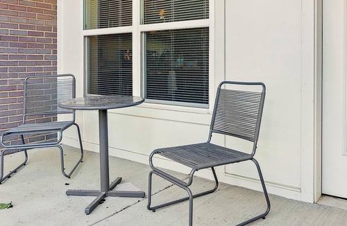 Cartersburg Apartment | Landing | Modern 2BD, Courtyard, Gym