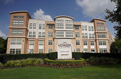Nassau Bay Apartment | Landing | Modern 2BD, Yoga Studio, Gym