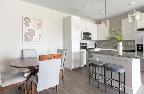 St. Johns Apartment | Landing | Modern 2BD, Gym