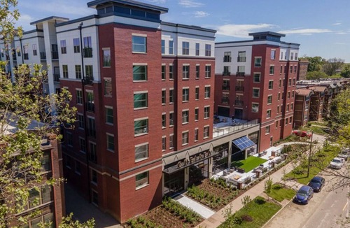 DeBaliviere Place Apartment | Landing | Modern 2BD, Yoga Studio, Gym