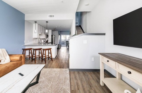Northwest Pensacola Apartment | Landing | Modern 3BD, Rooftop Lounge, Game Room