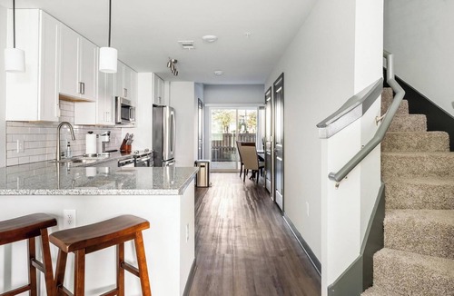 Northwest Pensacola Apartment | Landing | Modern 3BD, Rooftop Lounge, Game Room