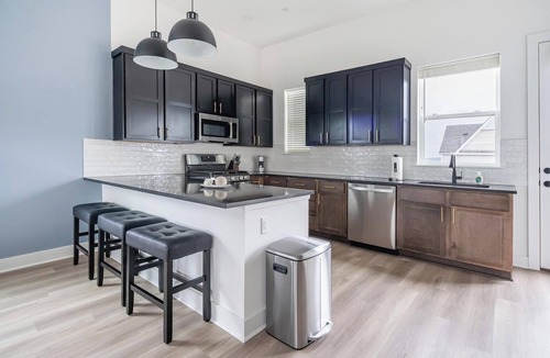 Lee's Summit Apartment | Landing | Modern 3BD in Lee's Summit