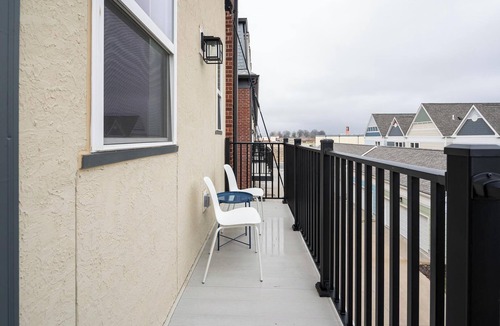 Lee's Summit Apartment | Landing | Modern 3BD in Lee's Summit