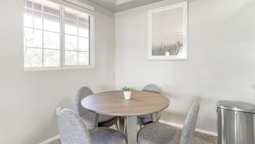 Cortaro Apartment | Landing - Modern Apartment with Amazing Amenities (ID7329X53)