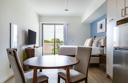 Golden Gate Apartment | Landing | Modern Studio, Courtyard, Clubhouse