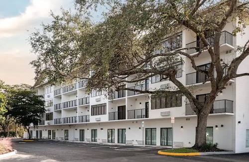 Golden Gate Apartment | Landing | Modern Studio, Clubhouse, Courtyard