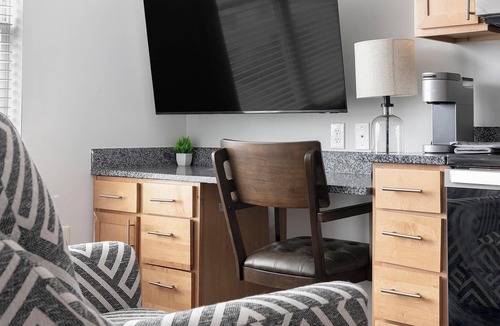 Five Points South Apartment | Landing | Modern Studio, Yoga Studio, Pool