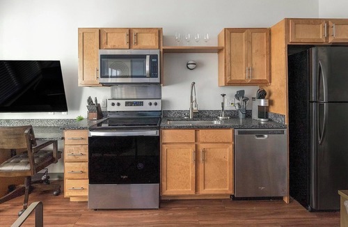 Five Points South Apartment | Landing | Modern Studio, Yoga Studio, Gym