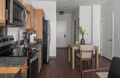 Five Points South Apartment | Landing | Modern Studio, Yoga Studio, Gym