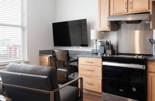 Five Points South Apartment | Landing | Modern Studio, Yoga Studio, Gym