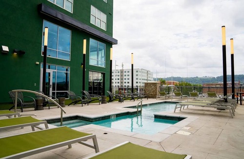 Five Points South Apartment | Landing | Modern Studio, Yoga Studio, Gym
