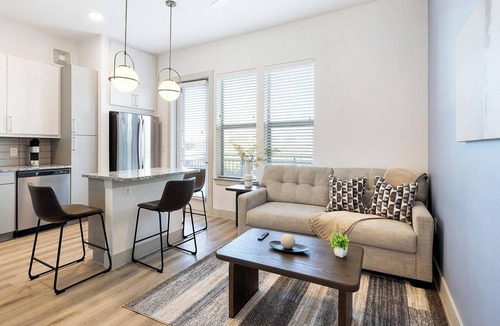 Far North Dallas Apartment | Landing | Modern Studio, Pool, Gym