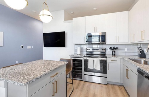 Far North Dallas Apartment | Landing | Modern Studio, Pool, Gym