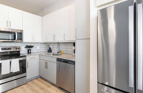 Far North Dallas Apartment | Landing | Modern Studio, Pool, Gym