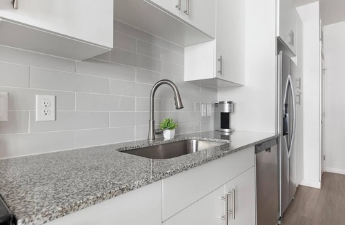 Sweetbriar Apartment | Landing | Modern Studio, Pool, Gym