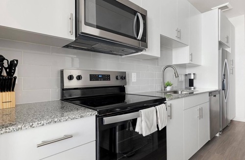 Sweetbriar Apartment | Landing | Modern Studio, Pool, Gym