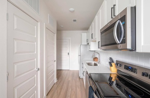 Downtown Knoxville Apartment | Landing | Modern Studio, Game Room, Gym
