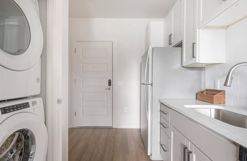 Downtown Knoxville Apartment | Landing | Modern Studio, Game Room, Gym