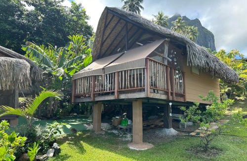 Vaitape Ski Chalet | Landing One Lodge
