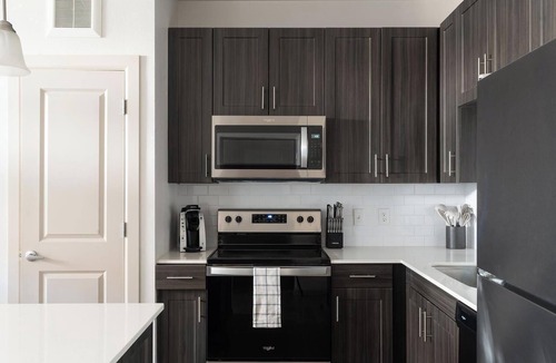 Pflugerville Apartment | Landing | Spectacular 1BD, Courtyard, Clubhouse