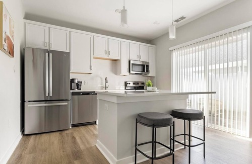 Newell Apartment | Landing | Spectacular 1BD, Gym, Courtyard