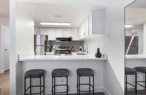 Glendale Apartment | Landing | Spectacular 1BD in Glendale