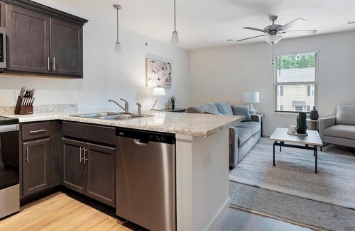 Lyman Apartment | Landing | Spectacular 1BD, Gym, Pool