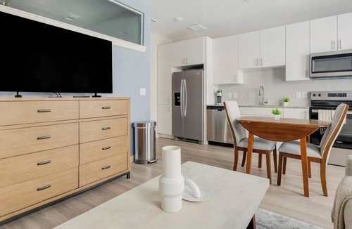 Sweetbriar Apartment | Landing | Spectacular 1BD, Pool, Gym