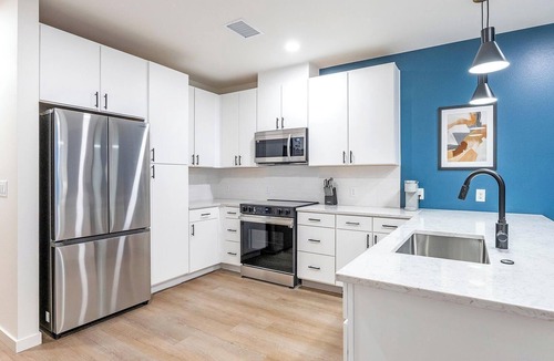 Civic Center Apartment | Landing | Spectacular 1BD, Rooftop Lounge, Gym