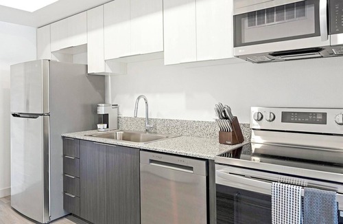North Mountain Apartment | Landing | Spectacular 1BD, Pool, Gym