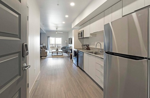 North Mountain Apartment | Landing | Spectacular 1BD, Pool, Gym