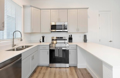 Maryvale Apartment | Landing | Spectacular 1BD, Gym