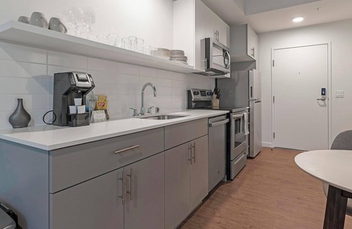 Mann Apartment | Landing | Spectacular 1BD, Courtyard